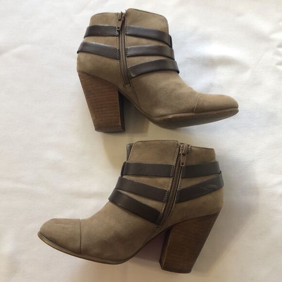 Carlos Santana Helene Women’s 6 M Brown Double Buckle Chunky Heel Boot - Picture 3 of 8